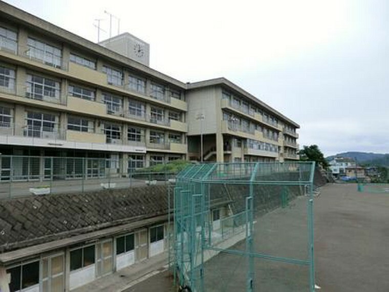 中学校 【中学校】串川中学校まで2164m