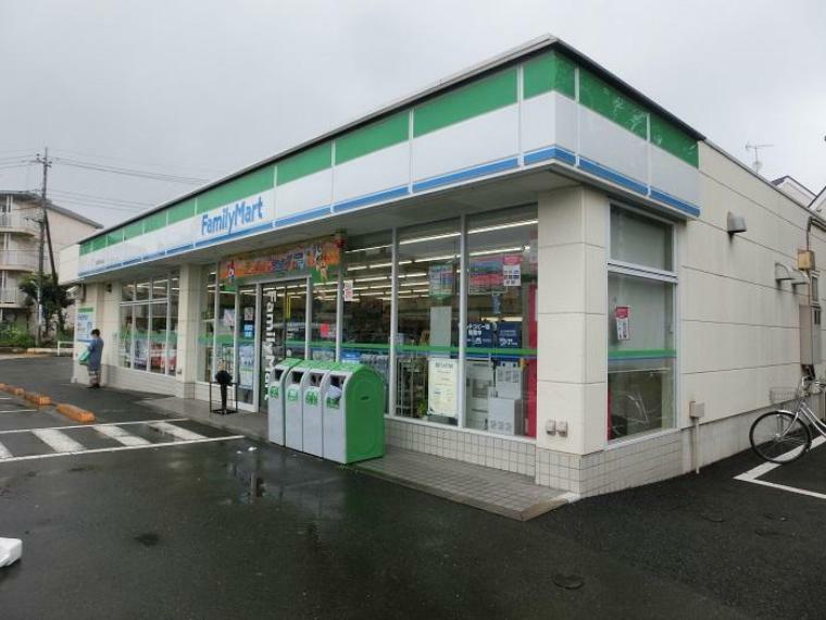 コンビニ 【コンビニエンスストア】ファミリーマート　町田三輪町店まで285m