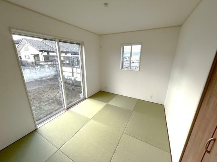 洋室畳敷き、畳があることにより客間や落ち着いた空間になります。