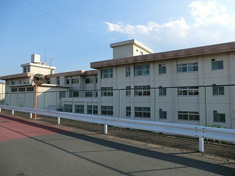 中学校 綾瀬市立北の台中学校　距離約1400m
