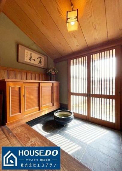 玄関 ご家族が毎日使う玄関だからこそ。一番目に目に付くお住まいの「顔」だからこそ、こだわりたい玄関。日本ならではの雰囲気を演出しています！