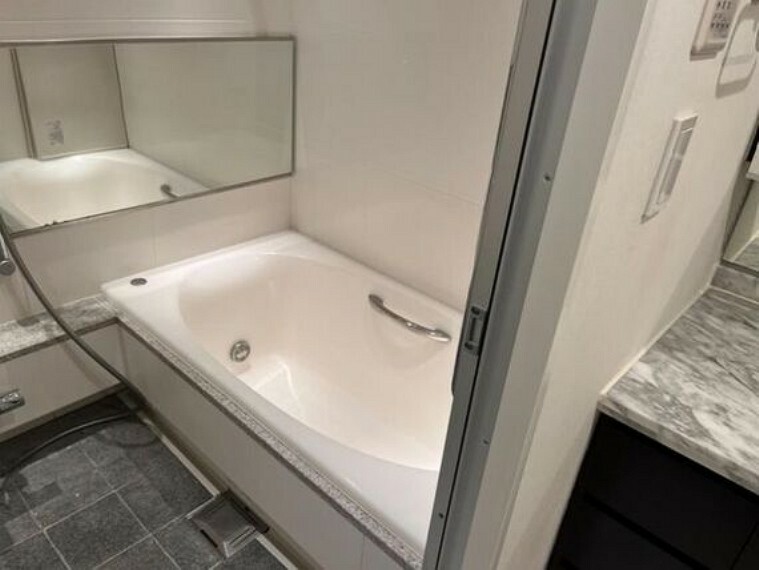 浴室 機能性とデザイン性を重視した、くつろぎの空間。