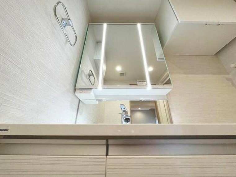 洗面化粧台 「リフォーム済・洗面台」シンプルだからこそ使いやすい。スタンダードなデザインの洗面ボウルは清潔感あるホワイトです。