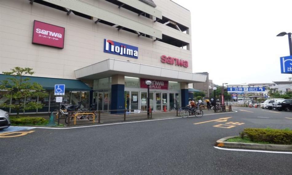 スーパー sanwa本牧店 生鮮食品を中心に加工食品、日用雑貨の品揃えも充実。毎日の生活に必要な商品が豊富に揃うスーパー。