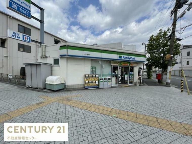 コンビニ ファミリーマート大正鶴町店