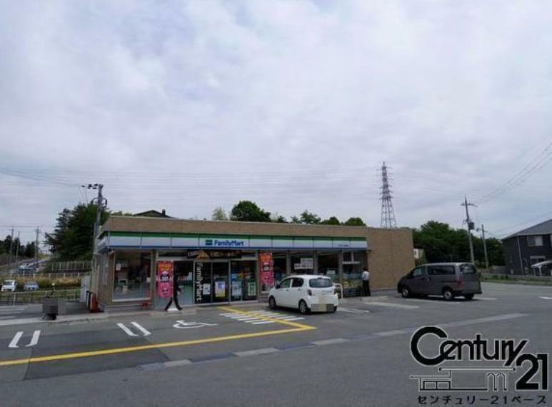 コンビニ ファミリーマート近鉄桜井駅前店