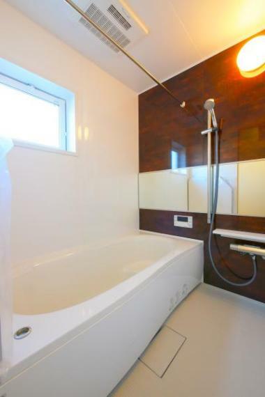 浴室 ■くつろぎの1坪浴室、追い焚き機能＆浴室暖房換気乾燥機完備