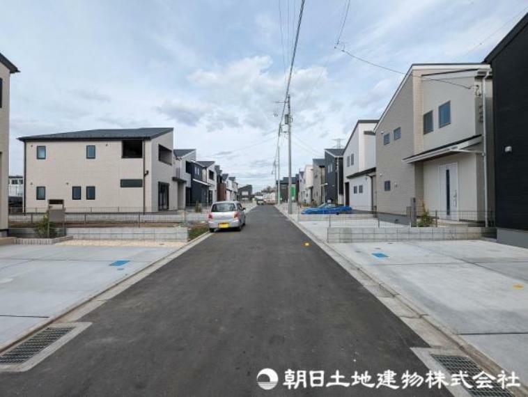 現況写真 ＜前面道路＞お散歩に最適な「淵野辺公園」徒歩5分です。