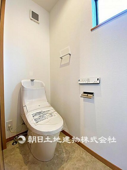トイレ トイレには快適な温水洗浄便座付。いつも使うトイレだからこそ、こだわりたいポイントですね。