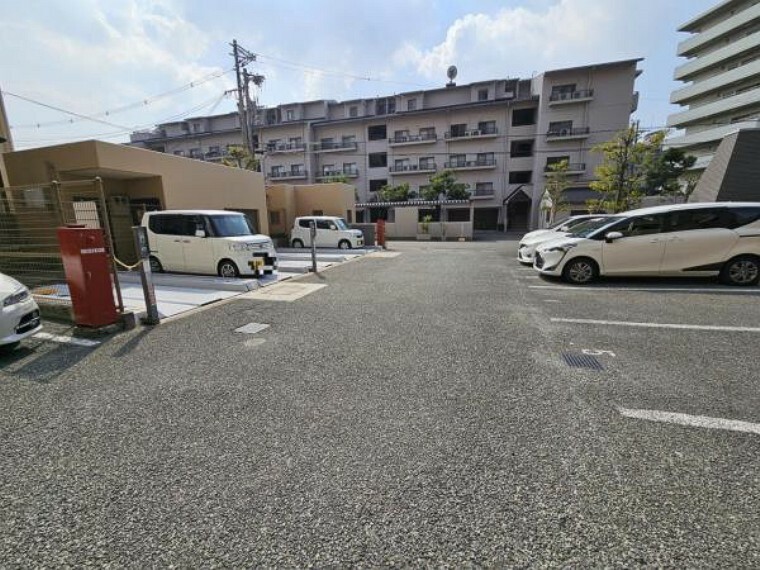 駐車場 ゆったりとした敷地内駐車場で駐車もらくらく！