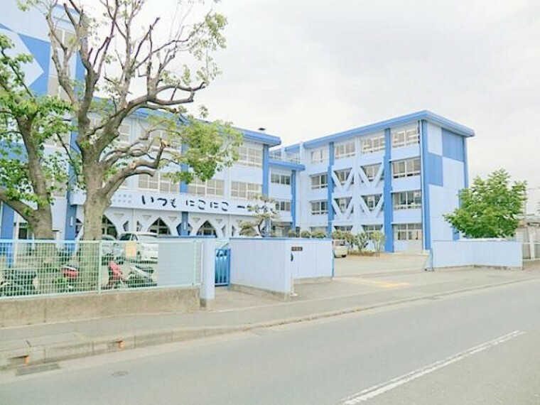 中学校 【寒川町立寒川中学校】　寒川町で最初に開校した中学校です（校長談） 校舎は30年以上のものですが、耐震補強は完了しています。