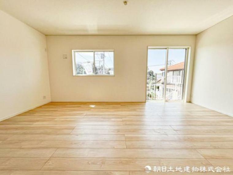 居間・リビング 【リビング】ダイニングテーブルやソファーの家具も配置できます。ゆったりとした広さの空間