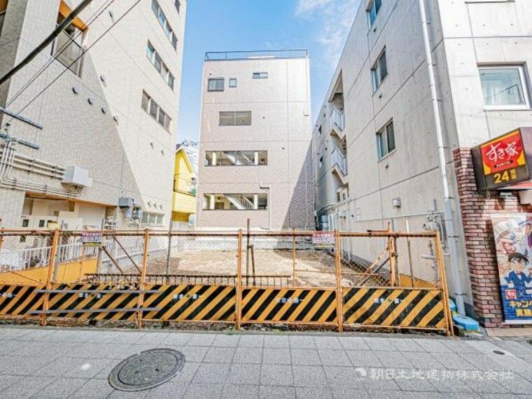 現況写真 空を広く感じる。緑が多いゆったり感のある安心の住環境です!!潤いのある環境でホッと生活できそうです！おしゃれな雰囲気や自然の潤いがあり、親しみやすさと個性を！街に新たな価値をもたらし続けてくれます！