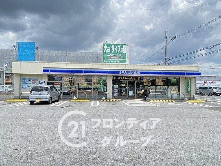 コンビニ ローソン天理中町南店 徒歩9分。