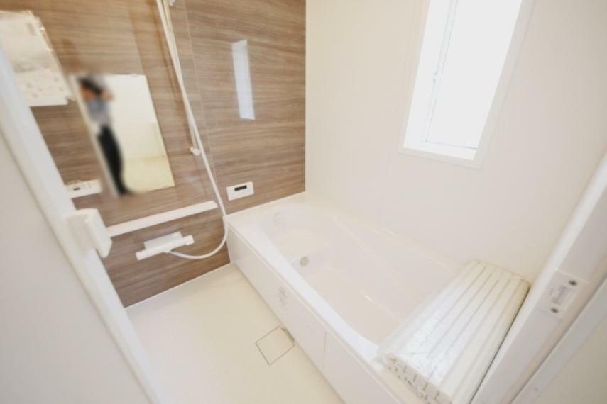 浴室 浴室換気乾燥暖房機付で冬や雨の日も快適にお使いになれます