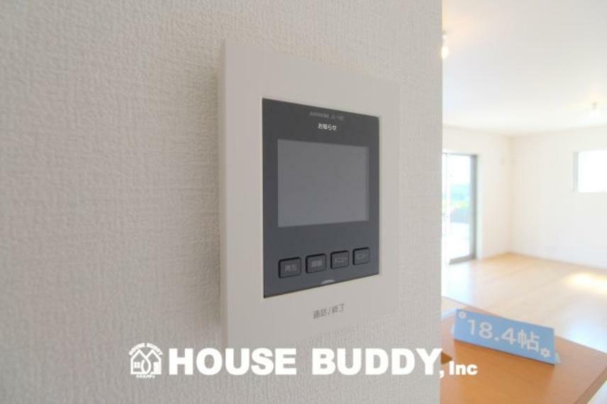 「TVモニター付きインターホン」 「見える安心」を形にモニター付きインターホンを設置。家事導線を考慮した個所に設置し、夜間でもLEDライトでくっきりと映ります。