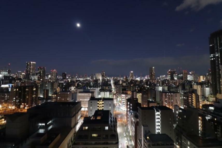 【物件からの眺望】大阪の街を見晴らすダイナミックなシティビューです。タワーマンションならではの光景！