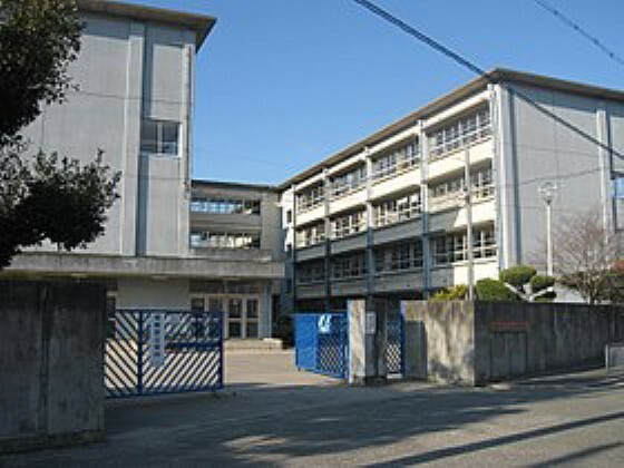 中学校 【中学校】交野市立第四中学校まで323m