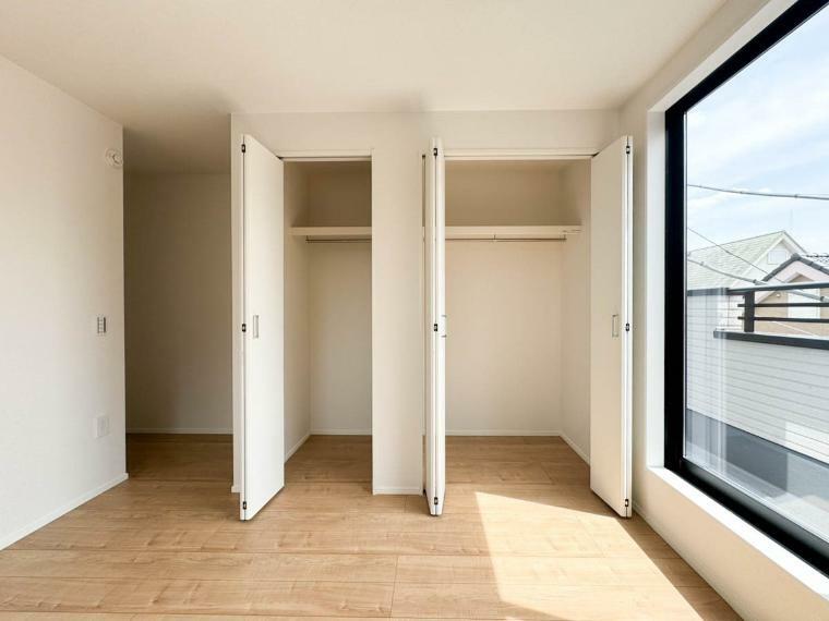 収納 限られたスペースを有効に活用できる壁面クローゼット。
