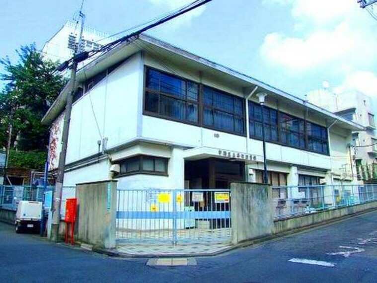 図書館 中野区立本町図書館