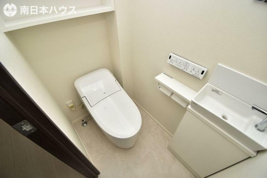 【トイレ】温水洗浄便座付きのトイレは手洗い器もあります！