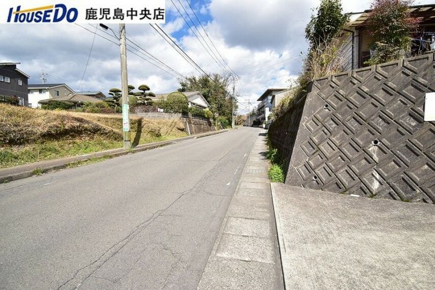 現況写真 前面道路含む現地写真