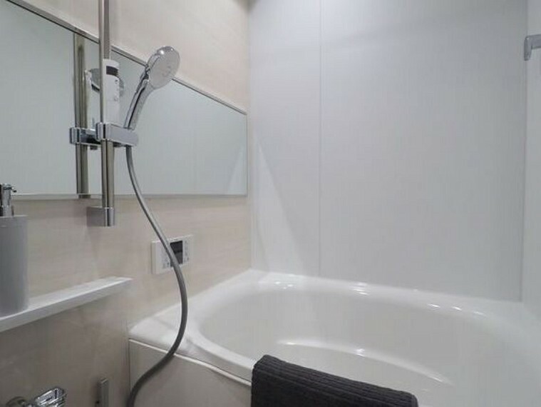 浴室 シンプルながらリラックスして気持ちよく入浴できる空間は、すべての人の毎日を豊かにする場所です。