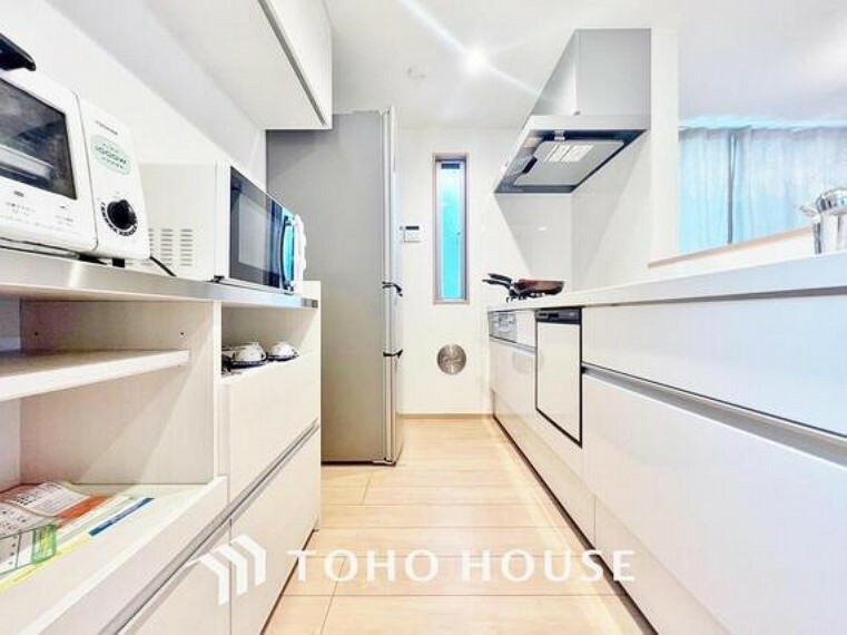 キッチン 「キッチン」大型の冷蔵庫やレンジボードもしっかり置ける広々としたキッチンスペースが大事。ゆとりある空間で作業ができるとお料理の腕も日に日に上がりそうな気がしてきます。