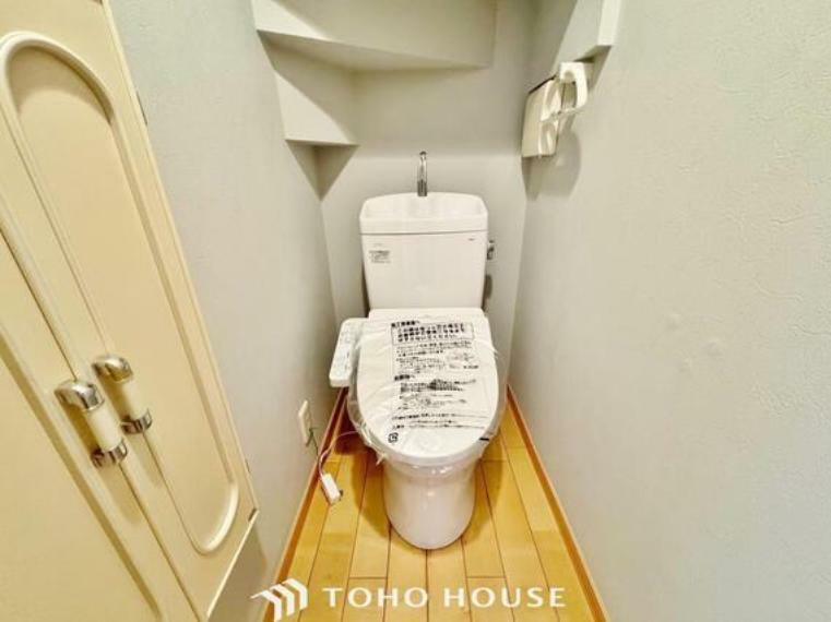 トイレ 「リフォーム済・トイレ」トイレ関係の設備も一新されています。もちろん温水洗浄機能付き便座です。気になる水周り関係は全て新しくなっていますので、気持ちよく新生活が始められます。