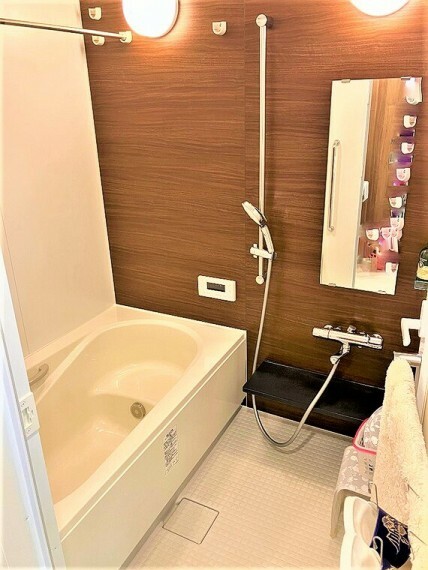 浴室はフルオートバス機能と浴室暖房乾燥機で1年を通して快適に過ごせます