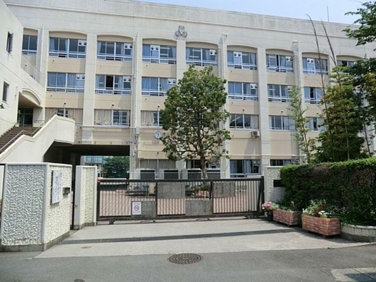 中学校 川崎市立西高津中学校