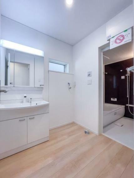 「洗面ルーム」<BR/>1日の始まりや入浴前に入る空間だからこそ、清潔感や利便性が重要になる洗面化粧台。