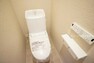 トイレ C棟:白を基調とした、清潔感のある水廻りです。（2024年03月撮影）