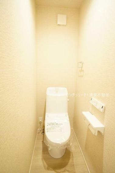 トイレ C棟:温水洗浄便座付きトイレ！（2024年03月撮影）