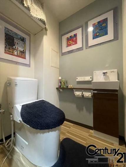 ■現地撮影写真■清潔感のある綺麗なトイレです！コンパクトな手洗い場も設置されております！