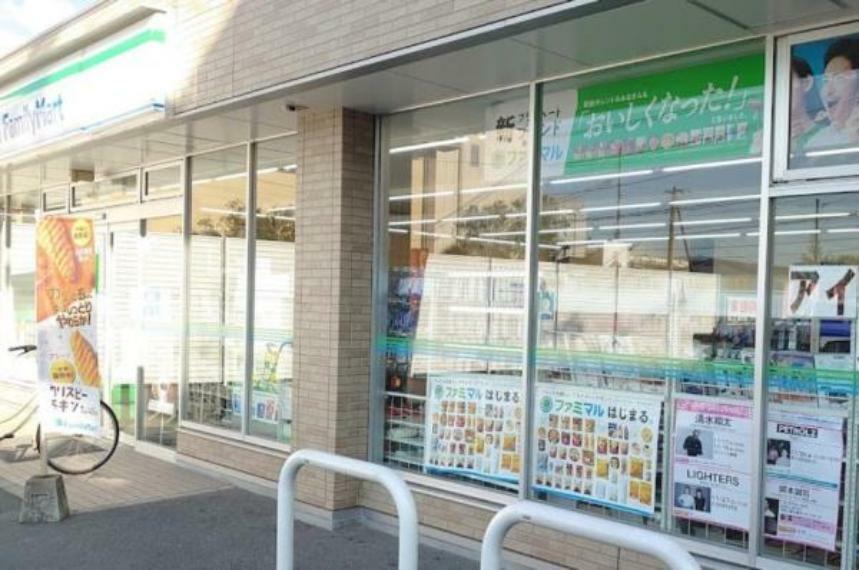 コンビニ ファミリーマート四条通梅津店