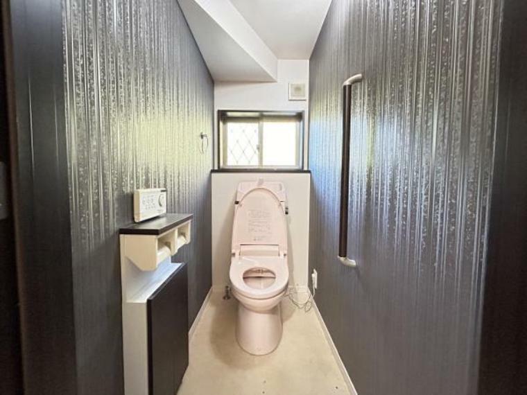 ■トイレ新規交換■1Fトイレ■シンプルで無駄のないデザインでお掃除しやすさGOOD！　キレイがずっと続くトイレです。