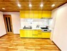キッチン 黄色がアクセントになっている可愛いキッチン