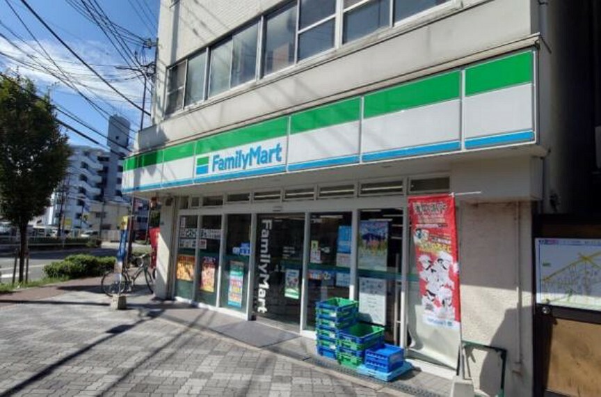 コンビニ ファミリーマート大東町二丁目店