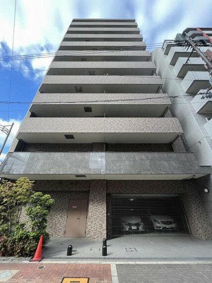 外観写真 大阪メトロ中央線「阿波座」駅徒歩5分に立地のマンションです！