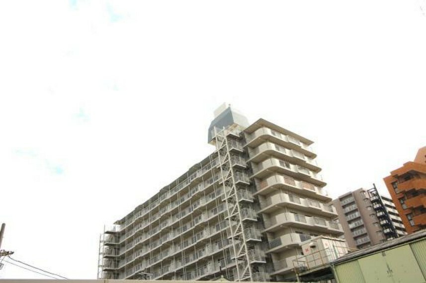 外観写真 阪急宝塚線「三国」駅徒歩5分に立地のマンションです！