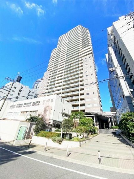 大阪メトロ谷町線「谷町四丁目」駅より徒歩1分に立地のマンションです！