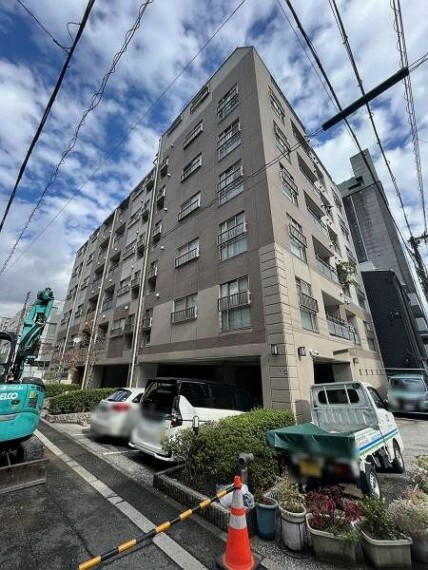 大阪メトロ堺筋線「南森町」駅徒歩3分に立地のマンションです。