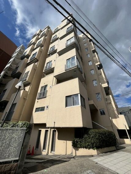 大阪メトロ堺筋線「天神橋筋六丁目」駅徒歩9分に立地のマンションです。