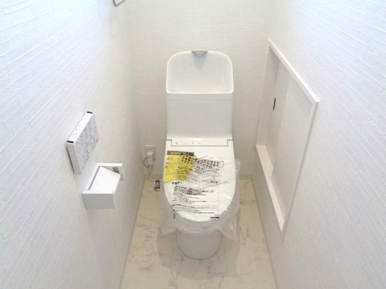 トイレ 1階トイレ。ウォシュレット付きです