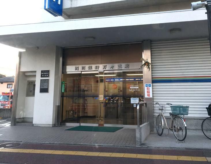 銀行・ATM 四国銀行　万々支店