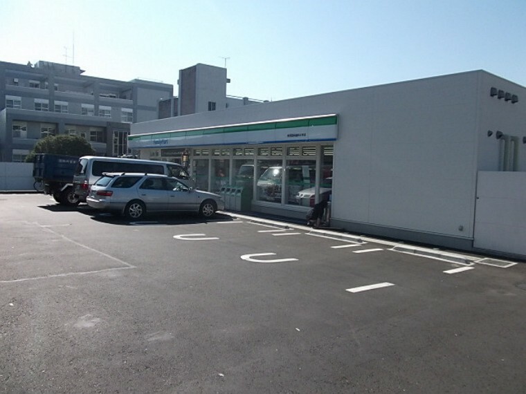 ファミリーマート東京歯科大学市川総合病院店（約683m）