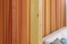 居間・リビング 【天然木ウッドパネル】  木肌の柔らかな質感と温かみを感じさせてくれるウッドパネル。色味の違うパネルをランダムに張ることで、多彩な表情を見せてくれます。※号棟により採用状況が異なります。