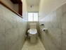 トイレ 採光窓は臭い対策にもなって清潔な空間を保てます＾＾