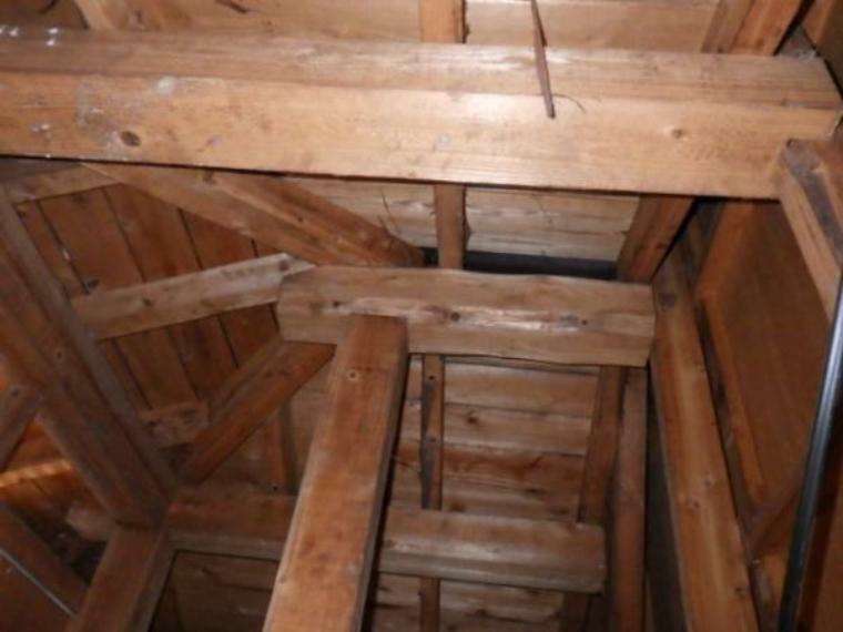 構造・工法・仕様 ご内覧時に簡単に見えない屋根裏に雨漏れ跡や木材の腐食等が無いか確認しております